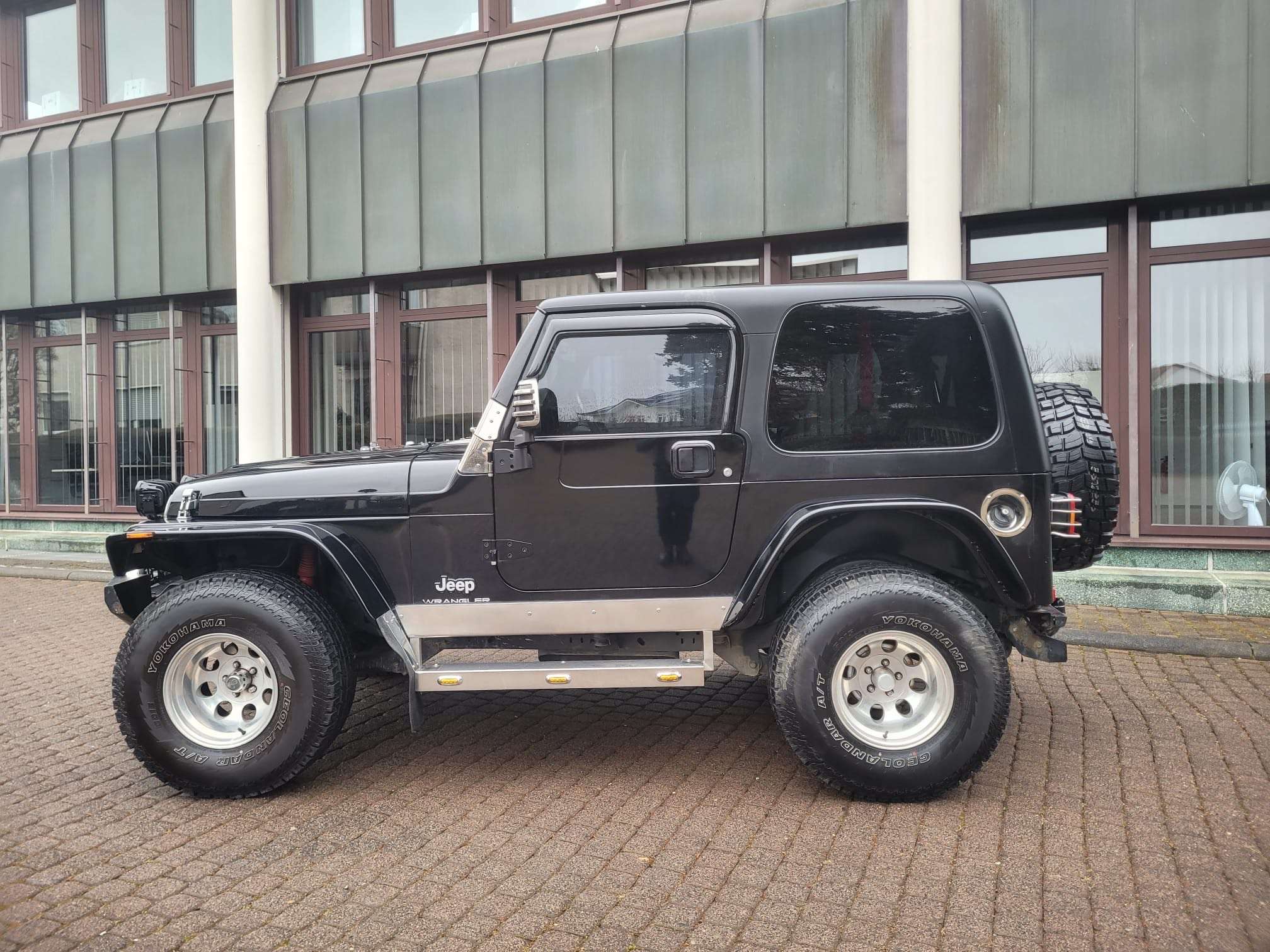 Second hand Jeep Wrangler 