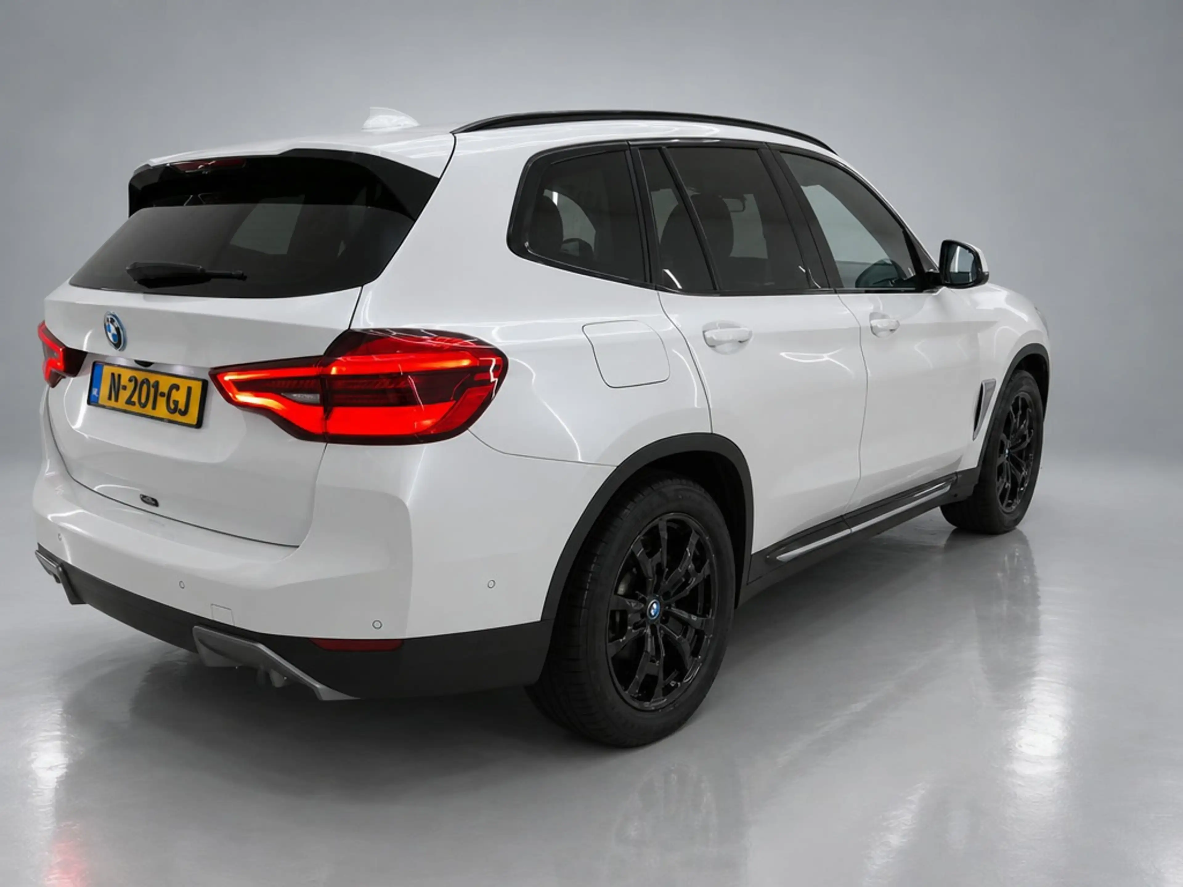 BMW iX3 Executive 80 kWh SOH 96% 3 Fase [trekhaak Panorama — photo 3