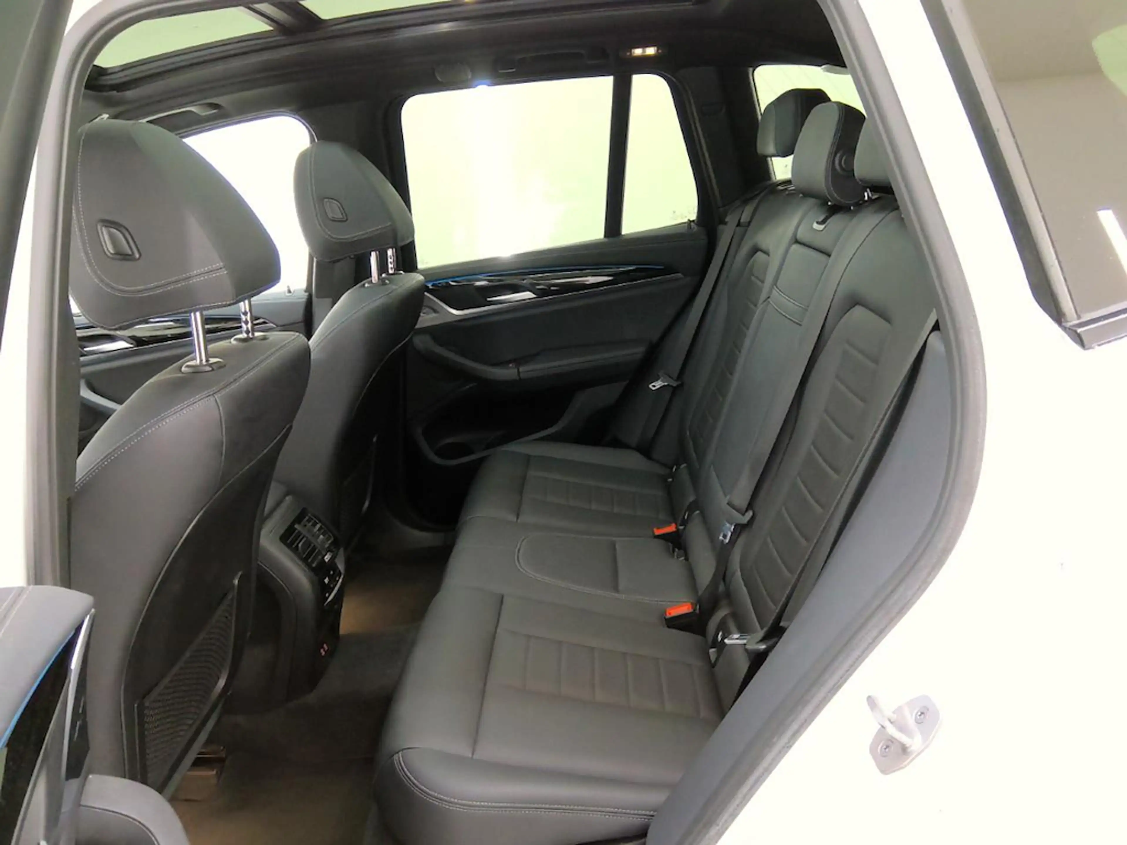 BMW iX3 Executive 80 kWh SOH 96% 3 Fase [trekhaak Panorama — photo 11