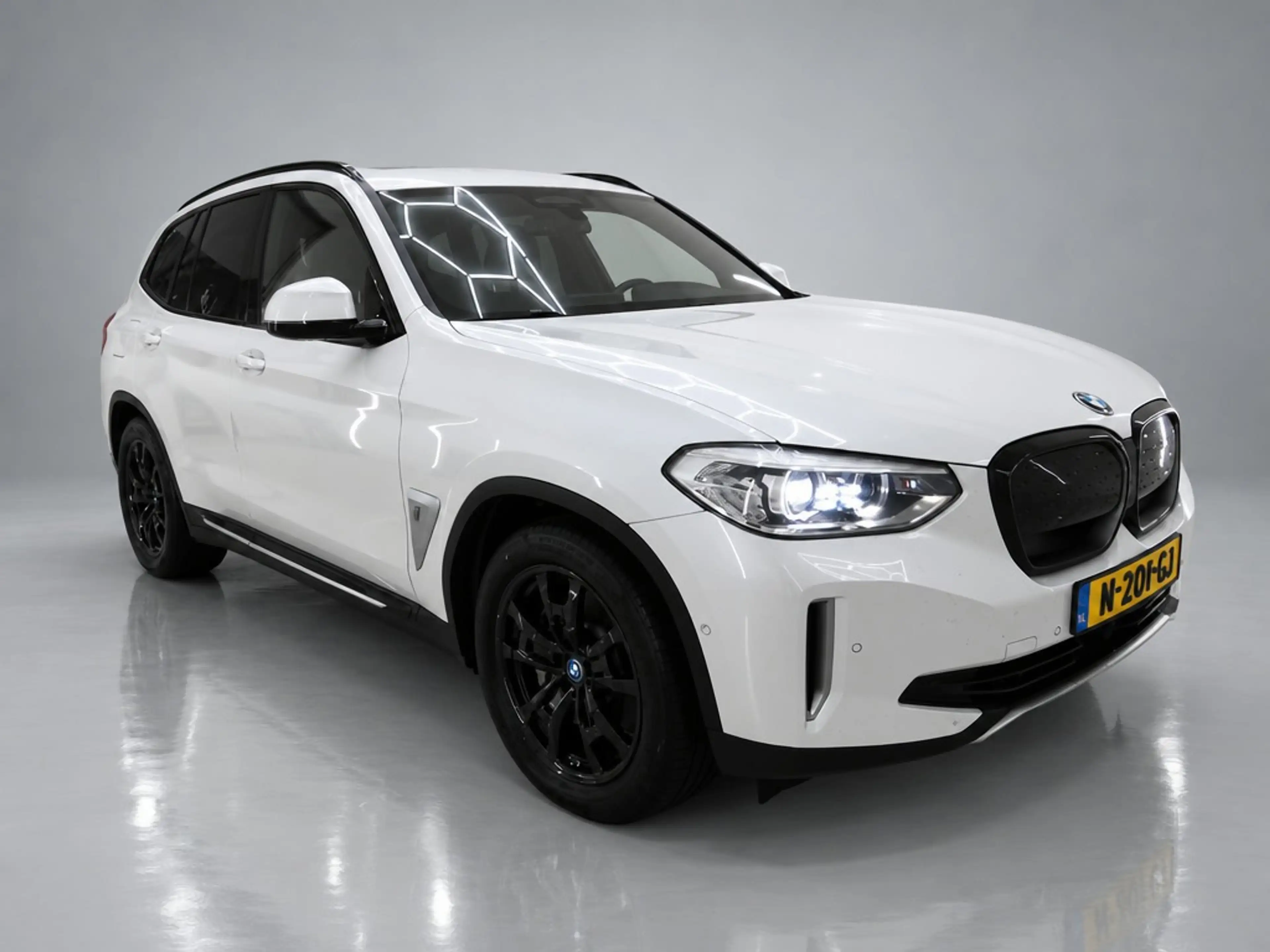 BMW iX3 Executive 80 kWh SOH 96% 3 Fase [trekhaak Panorama — photo 4