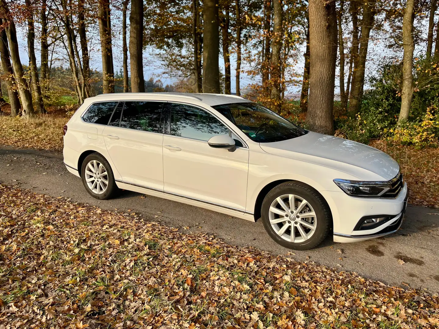 Volkswagen Passat Variant Passat Variant 2.0 TDI SCR DSG Elegance Weiß - 2