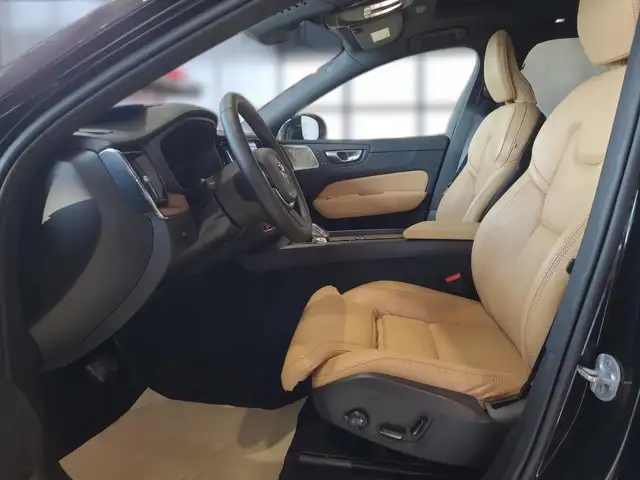 Volvo XC60 view 10