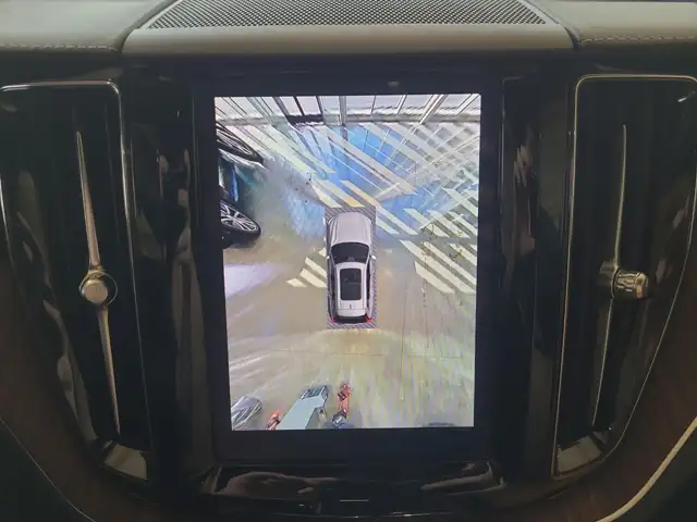 Volvo XC60 view 13