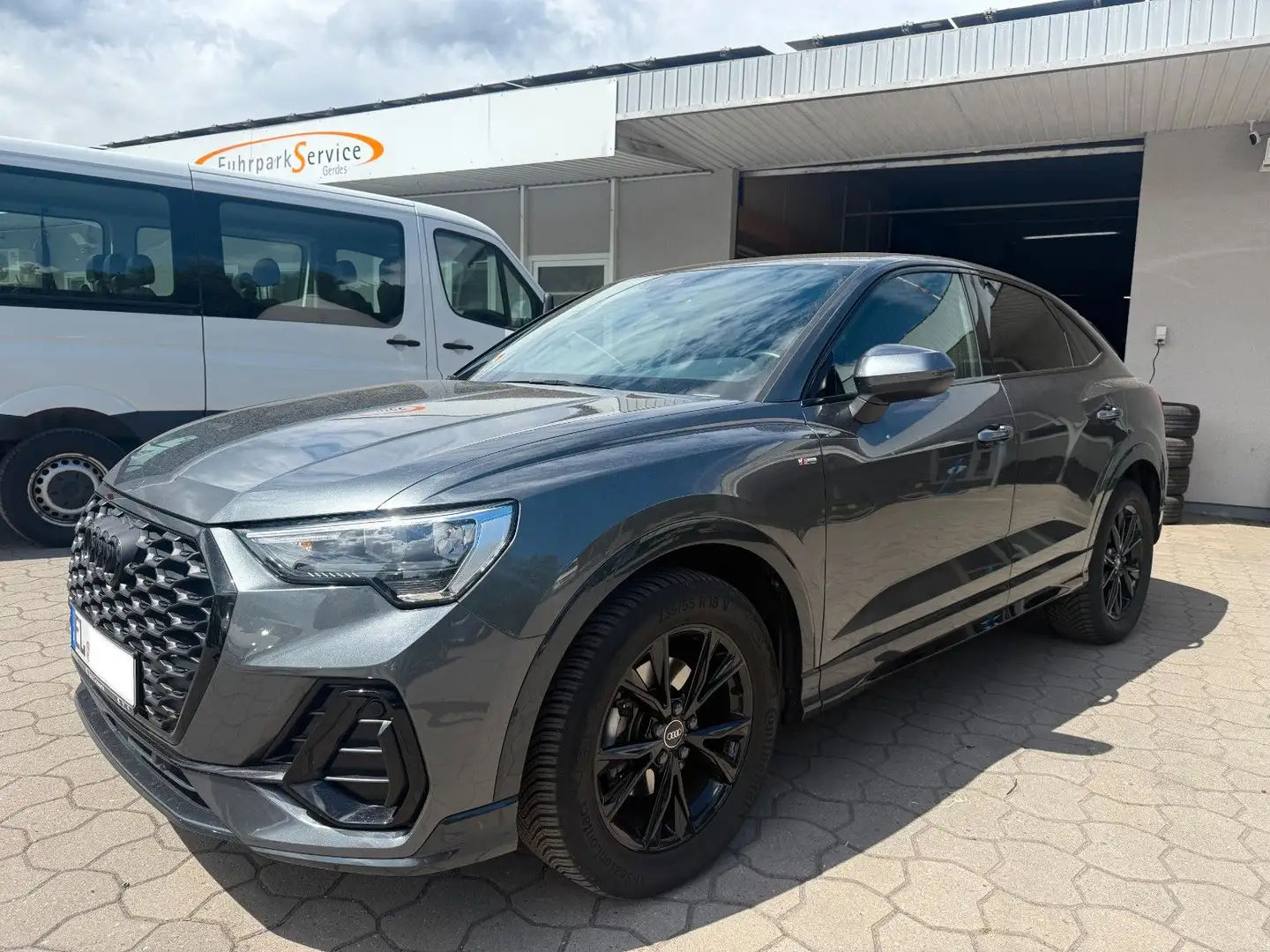 Audi Q3 Sportback 35 TFSI S line S-Tr. Garantie 08/27 Grau - 1