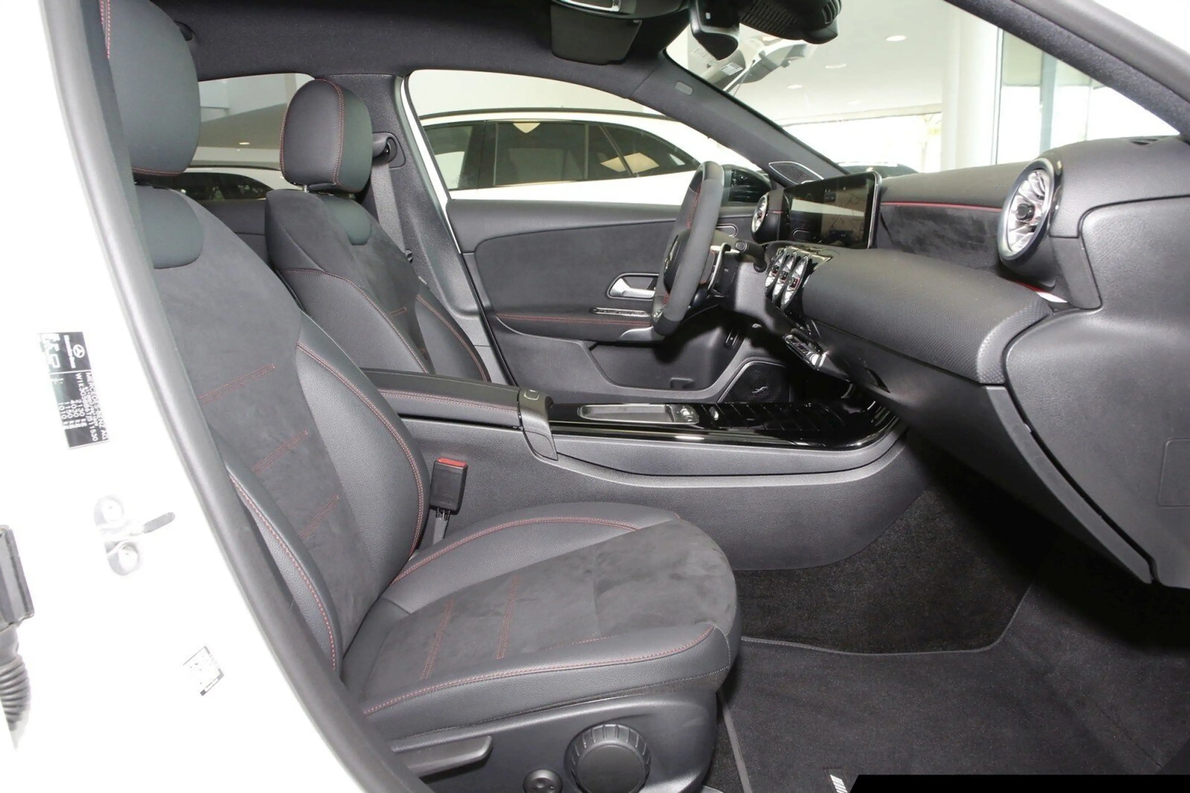 Mercedes-Benz A 35 AMG A35 4M Limousine AMG 360°/Burmes/Night/Aeropaket — photo 6