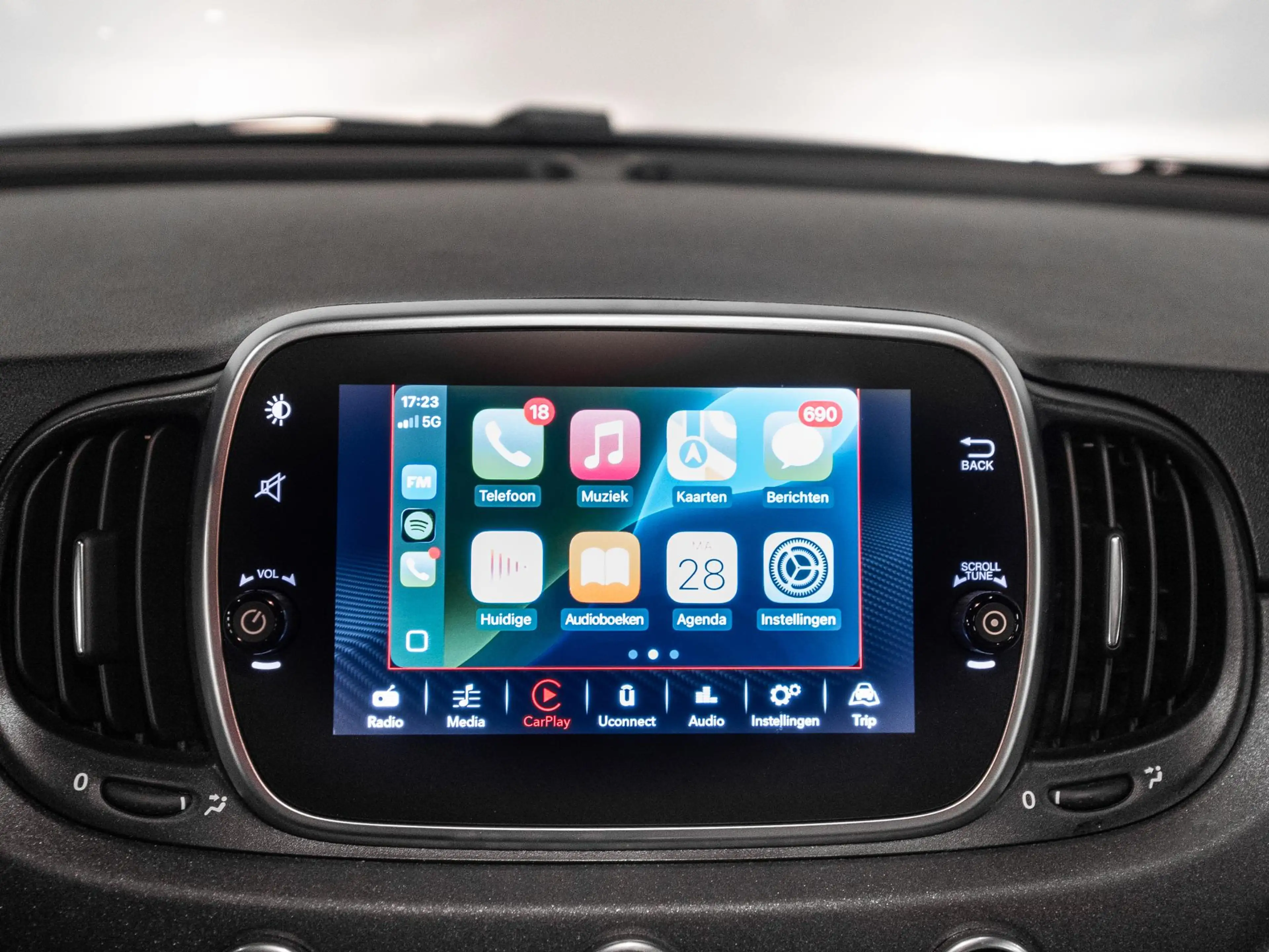 Fiat 500 Abarth 1.4 T-Jet Competizione 70th Anniversary Carplay Le — photo 18