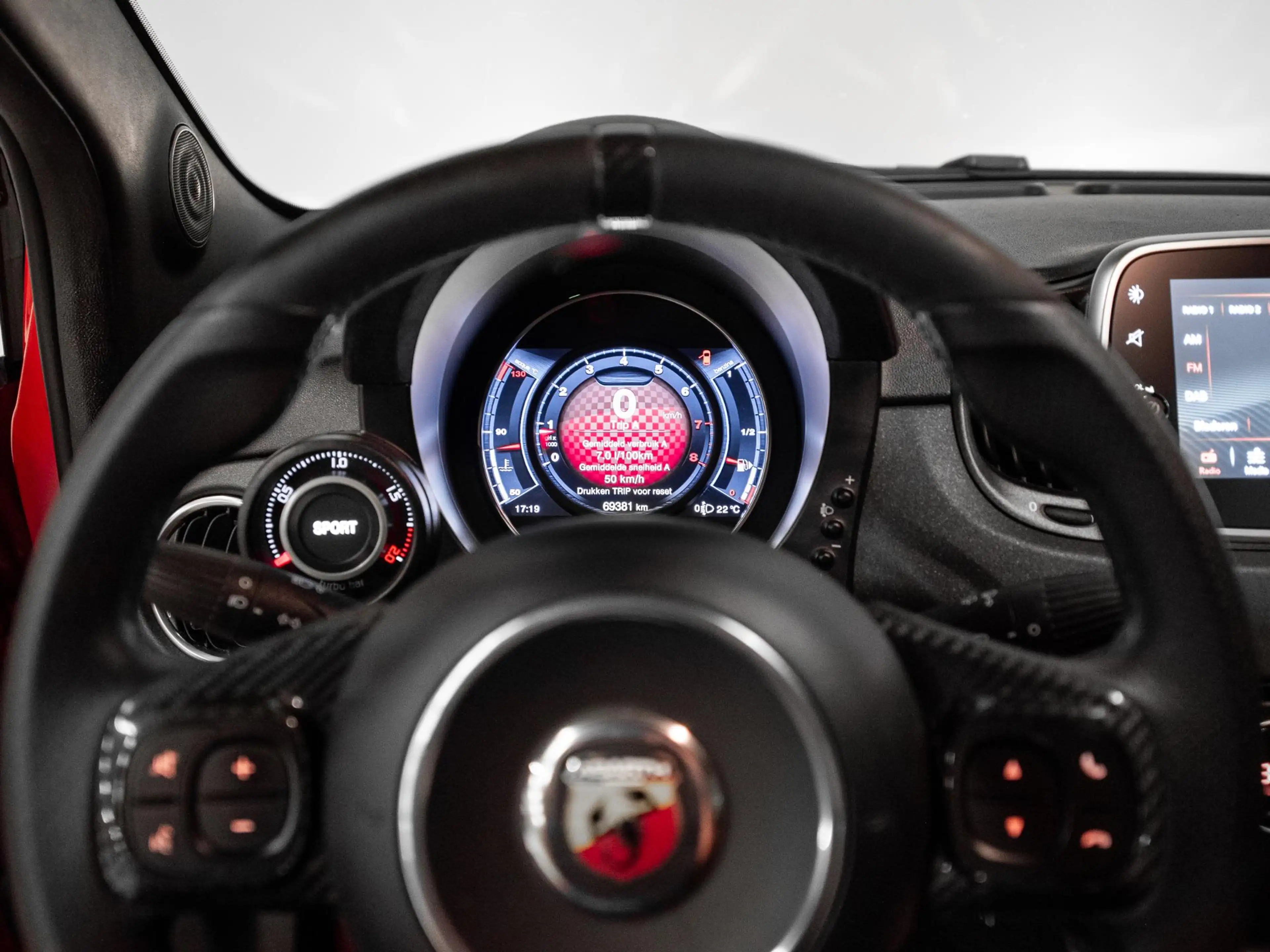 Fiat 500 Abarth 1.4 T-Jet Competizione 70th Anniversary Carplay Le — photo 16