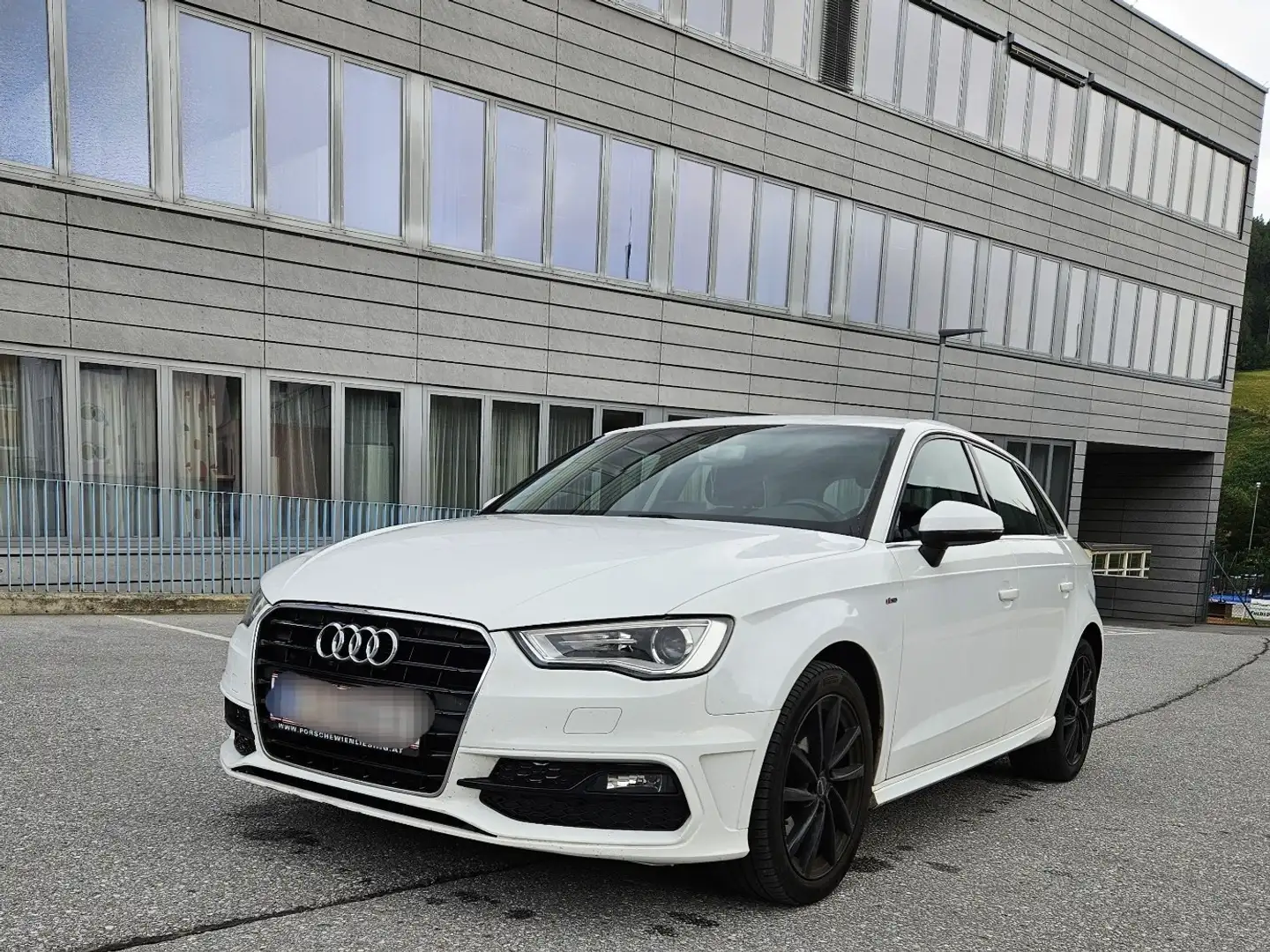 Audi A3 Sportback Weiß - 1