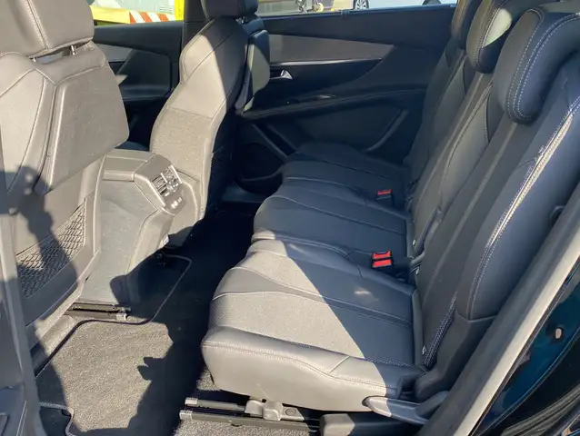 Peugeot 5008 view 6
