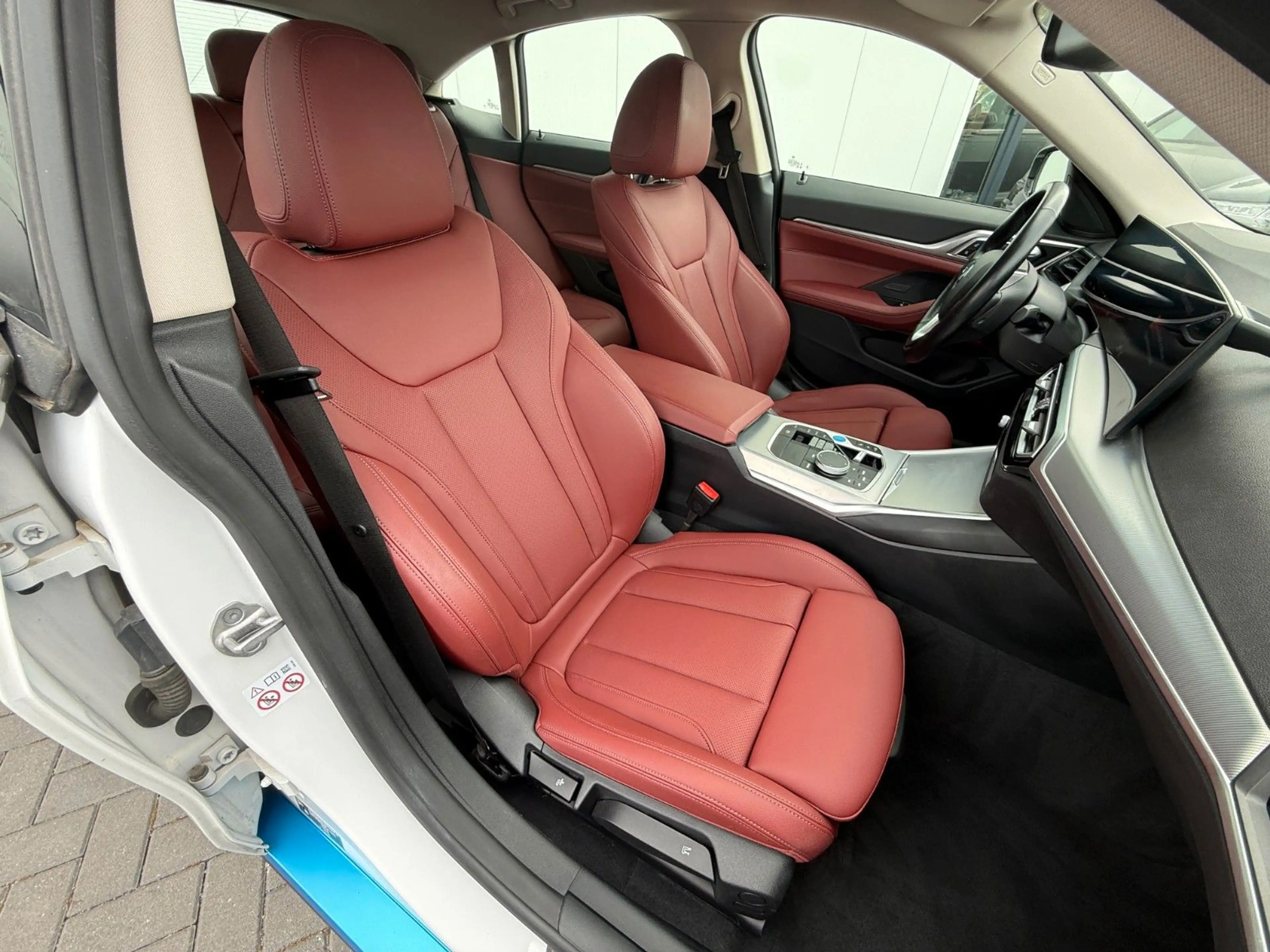 BMW i4 Gran Coupe 35 eDrive LED 360GRAD KAMERA KEYL. — photo 14