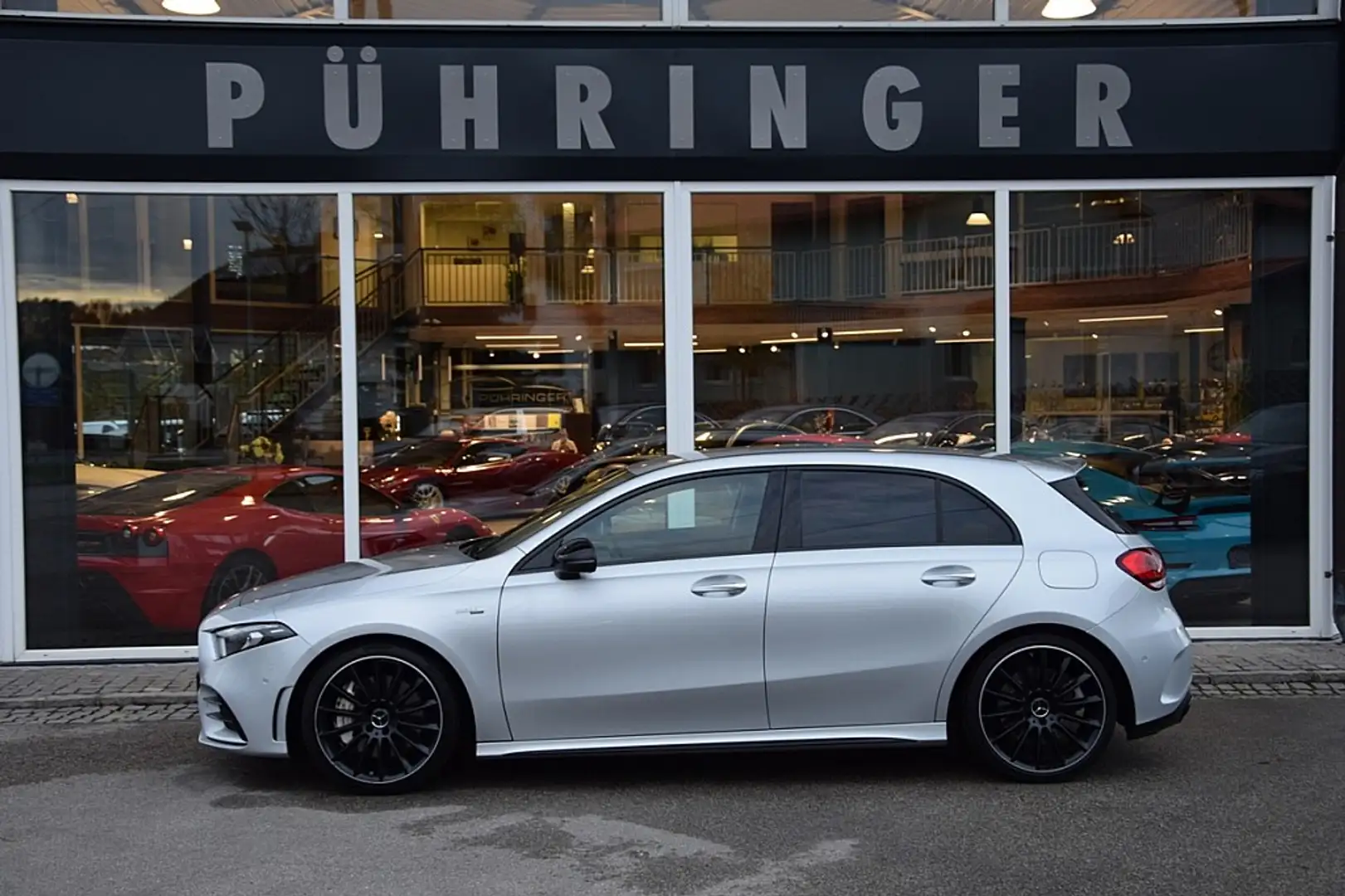 Mercedes-Benz A 35 AMG 4MATIC Aut. *Premiumpaket*Nightpaket* Silber - 1