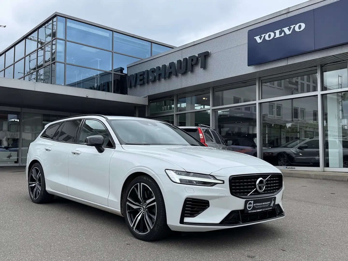 Volvo V60 T8*R-Design*AWD*AHK*Pano*360°H&K*ACC*Keyless Weiß - 1