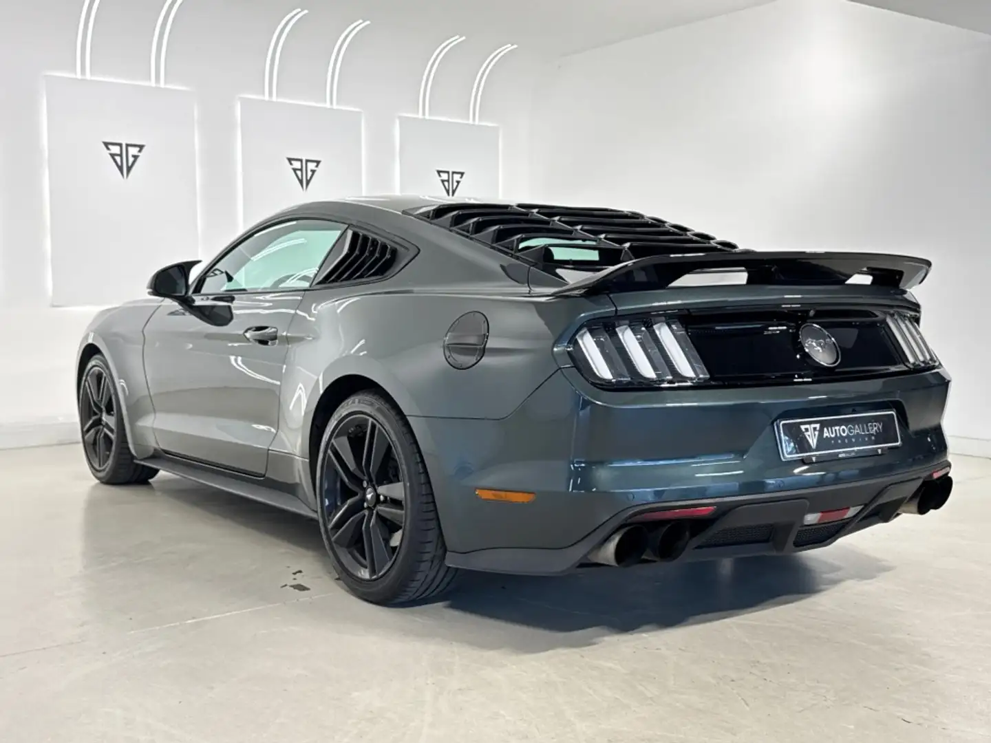 Ford Mustang Fastback 2.3 EcoBoost Verde - 2