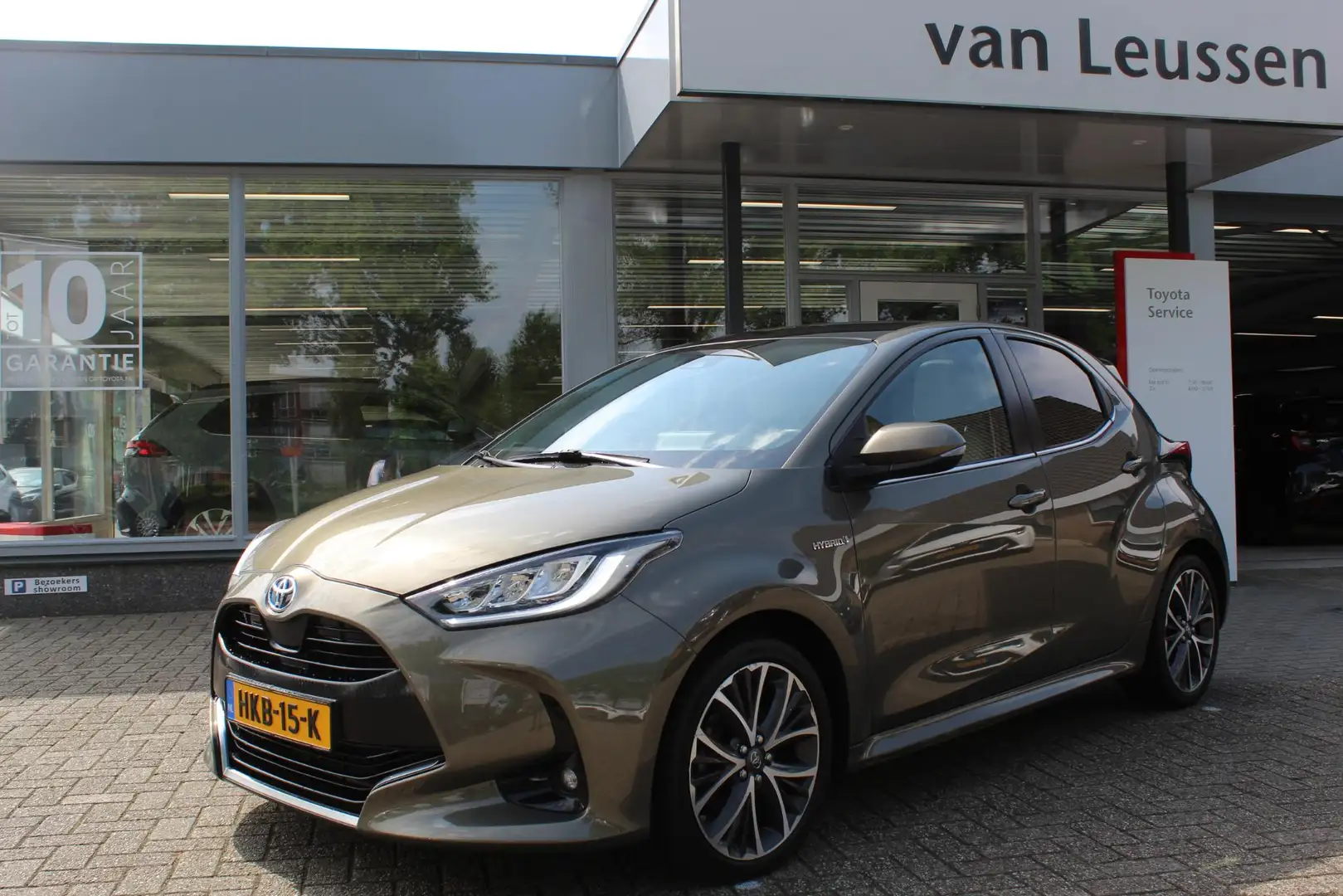 Toyota Yaris 1.5 HYBRID EXECUTIVE PANODAK HEAD UP DISPLAY STUUR Verde - 1