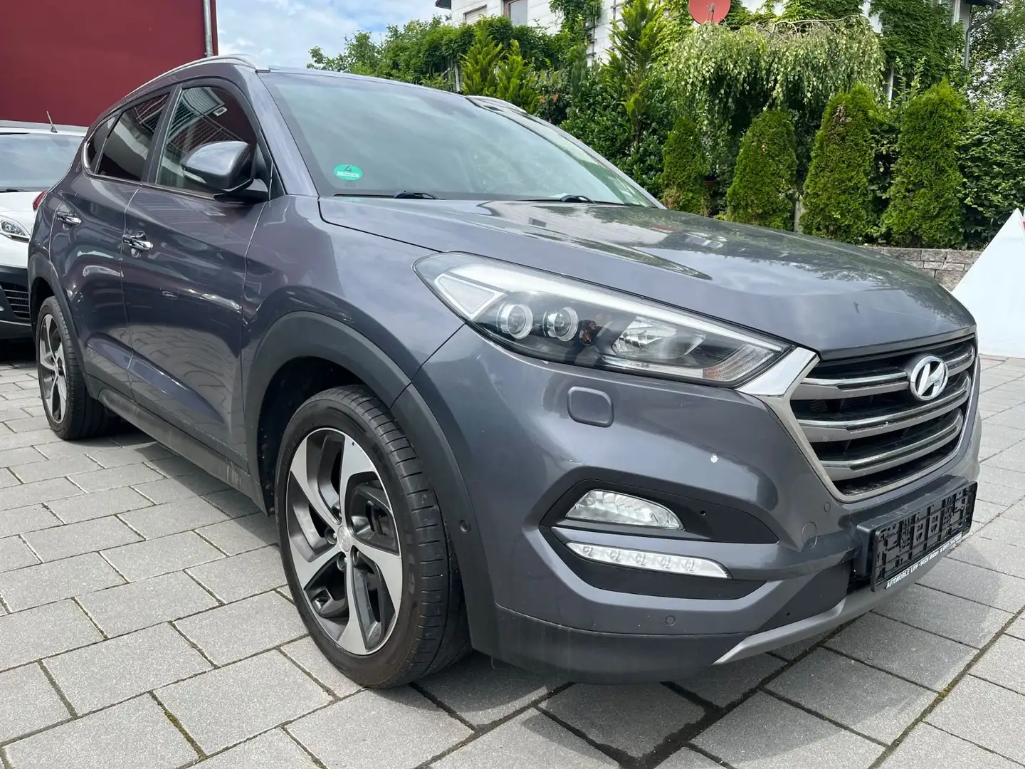 Hyundai TUCSON 2.0 CRDI  Premium 4WD LED Autom. Leder Grau - 1