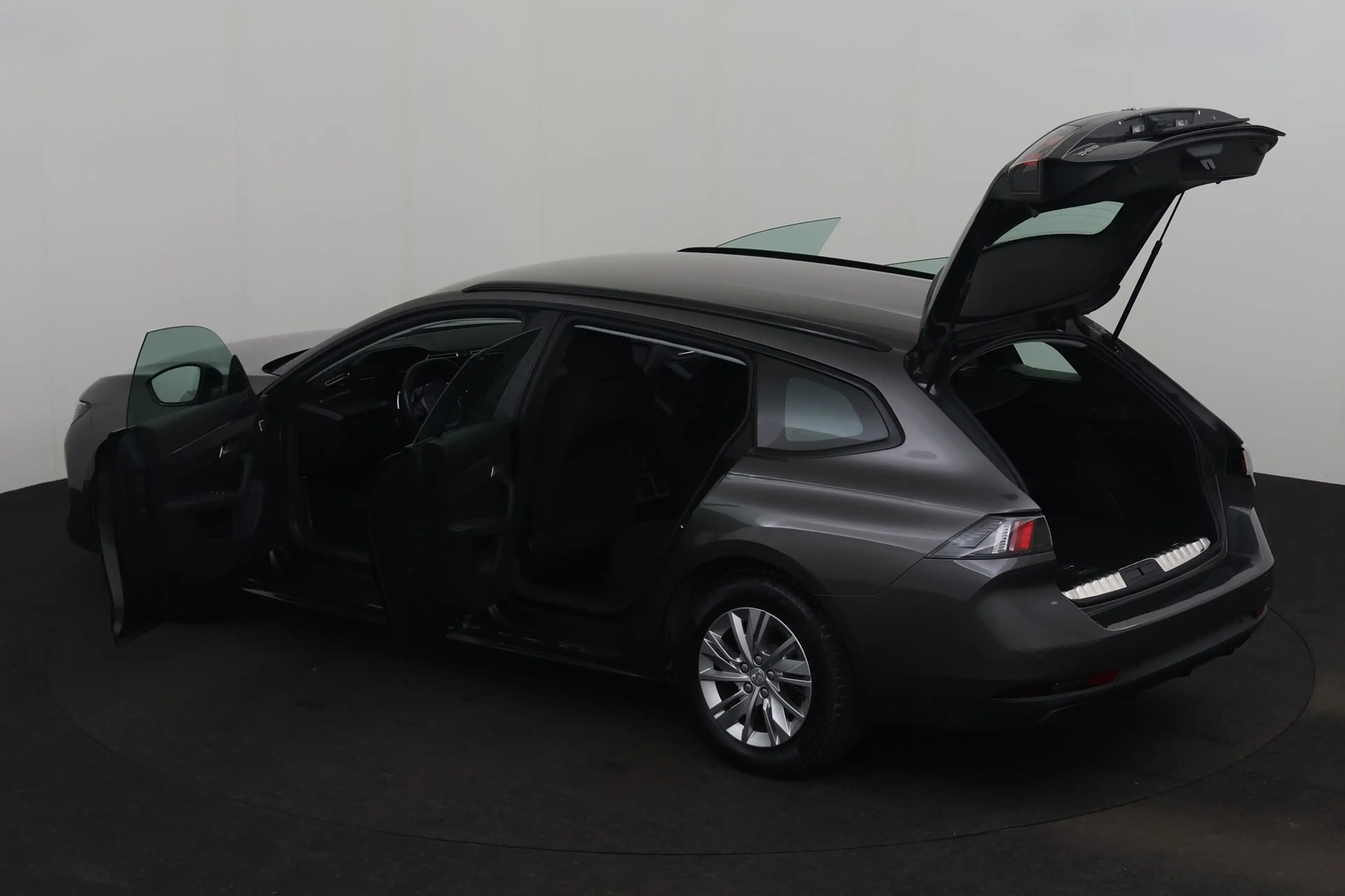 Peugeot 508 SW 1.5 BLUEHDI  + GPS + CAMERA + PDC + CRUISE + AL — photo 8