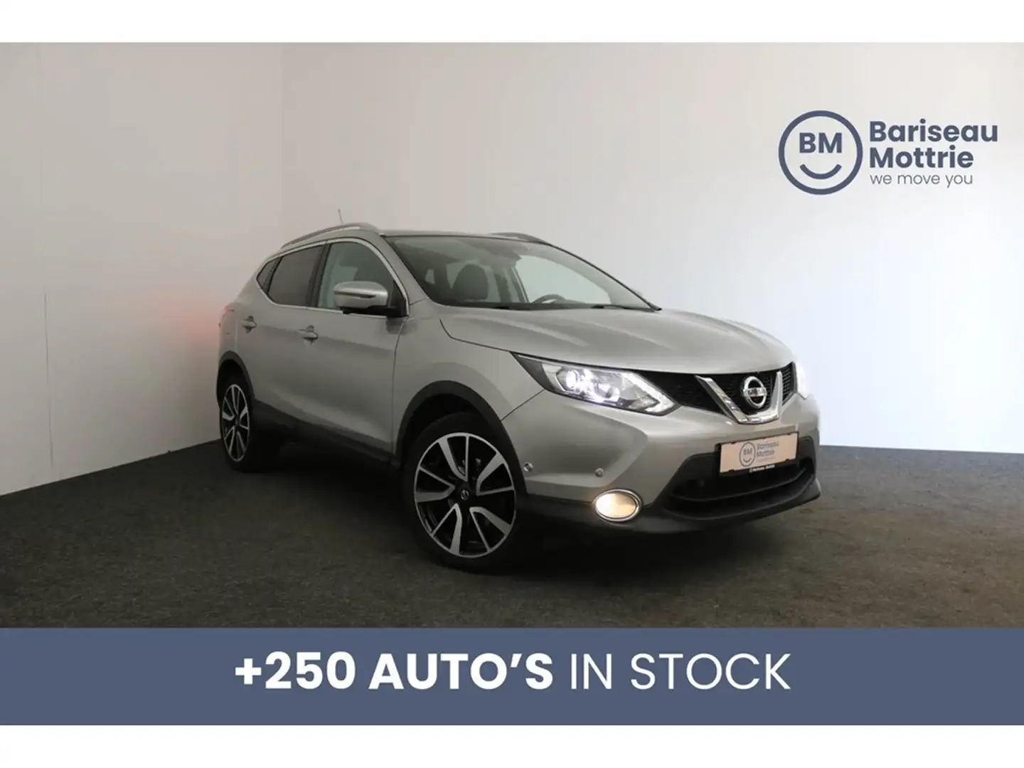 Nissan Qashqai 1.2 BENZINE *LEDER*PANO DAK*RADIO*CD*GPS*360°CAMER Grau - 1