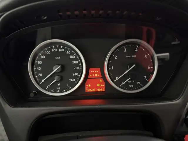 BMW X6 view 21
