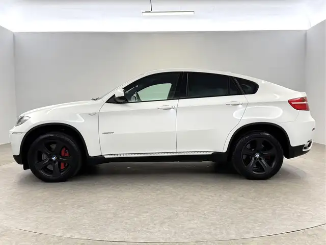 BMW X6 view 11