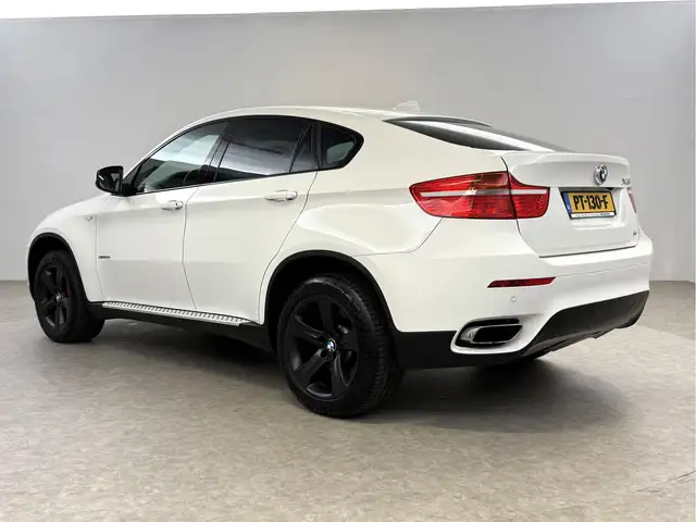 BMW X6 view 3