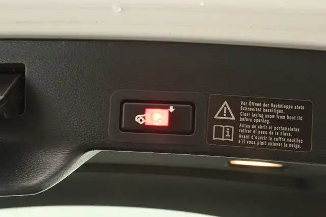 BMW X6 view 22