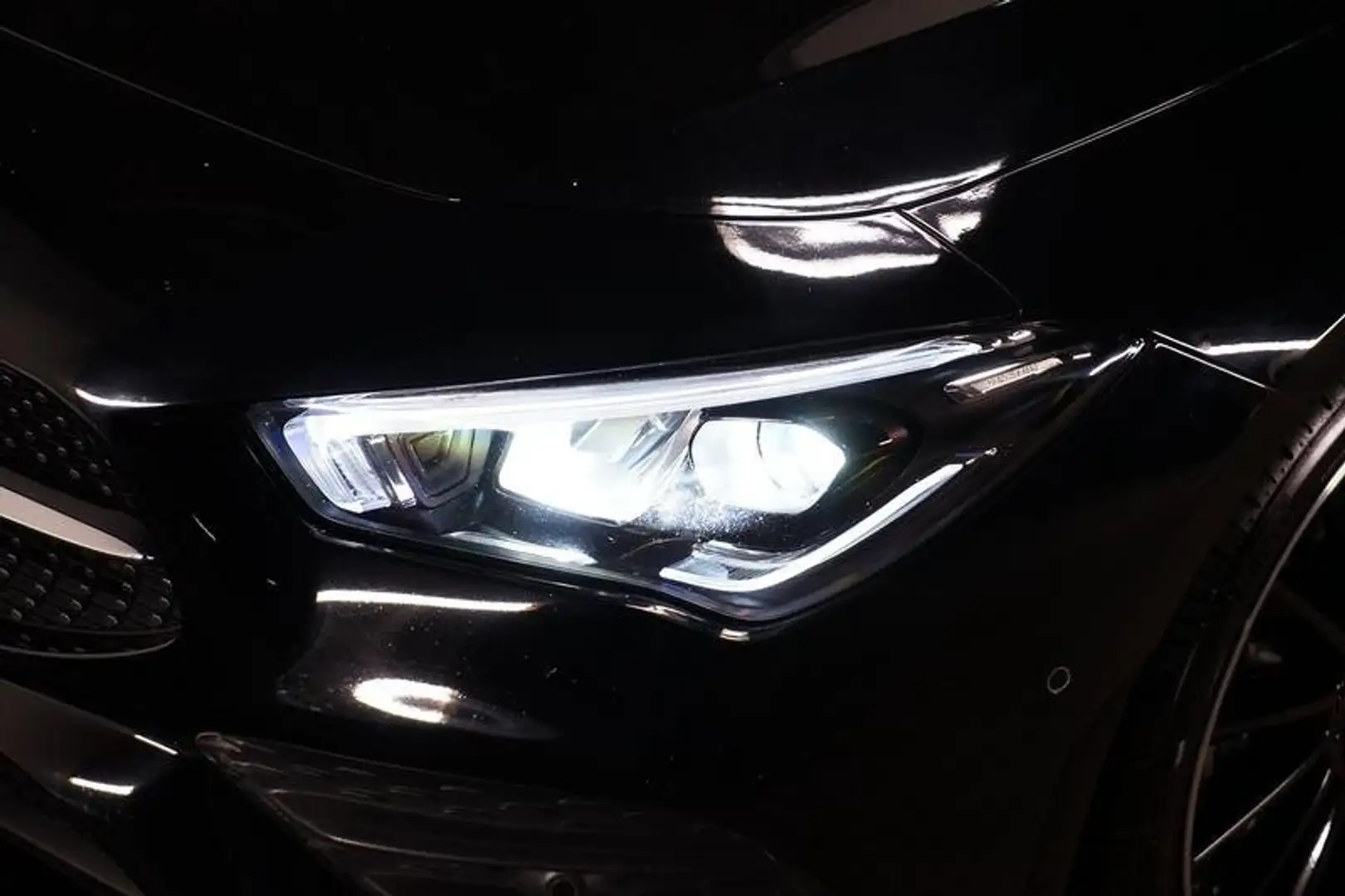 Mercedes-Benz CLA 220 d Shooting Brake AMG Line AMG/AHK Schwarz - 2