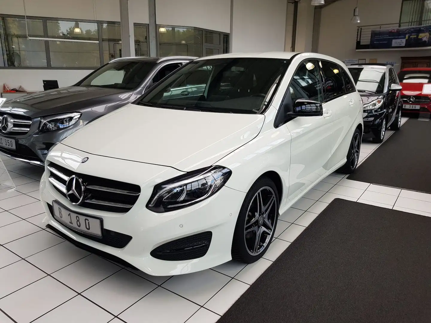 Mercedes-Benz B 180 URBAN LED NAVI NIGHT PTS SHZ TOTWINKEL Blanc - 1