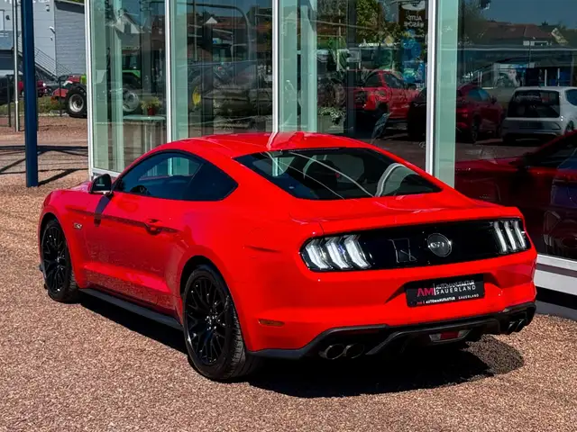 Ford Mustang view 9