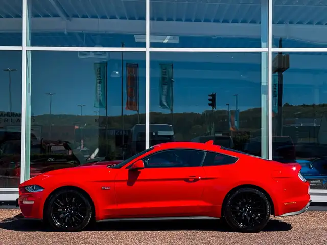 Ford Mustang view 5