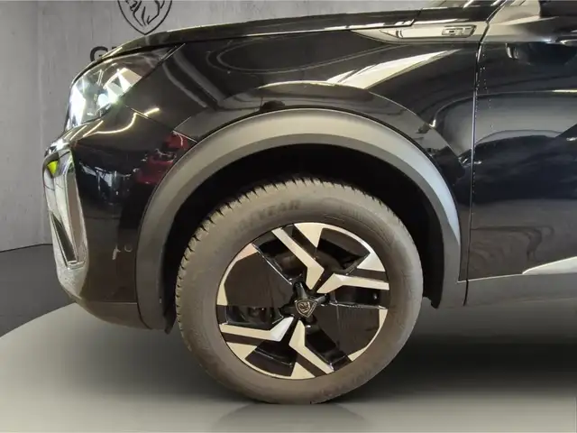Peugeot 2008 view 11