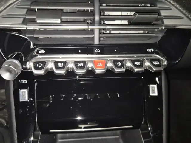 Peugeot 2008 view 16