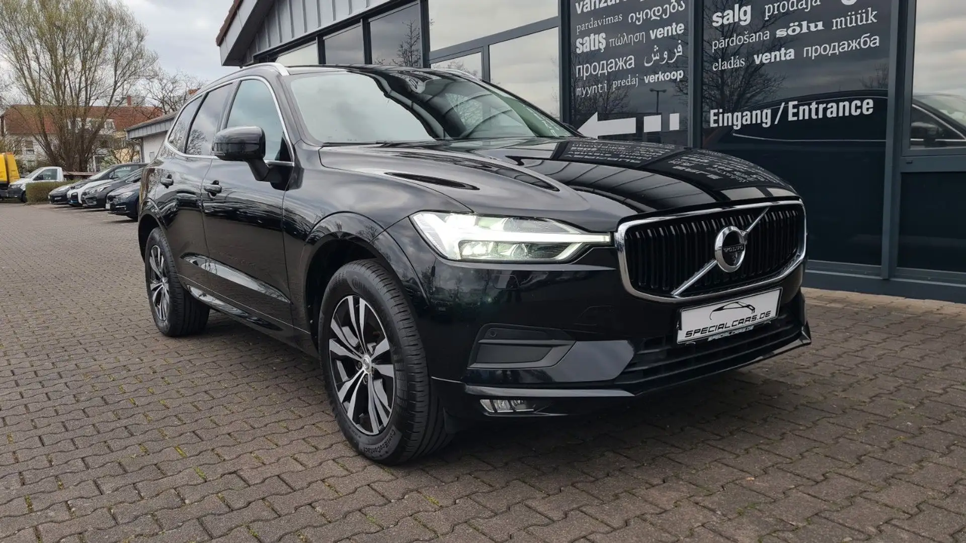 Volvo XC60 Momentum Pro 2WD - PANO - ASSISTS - AHK Schwarz - 1