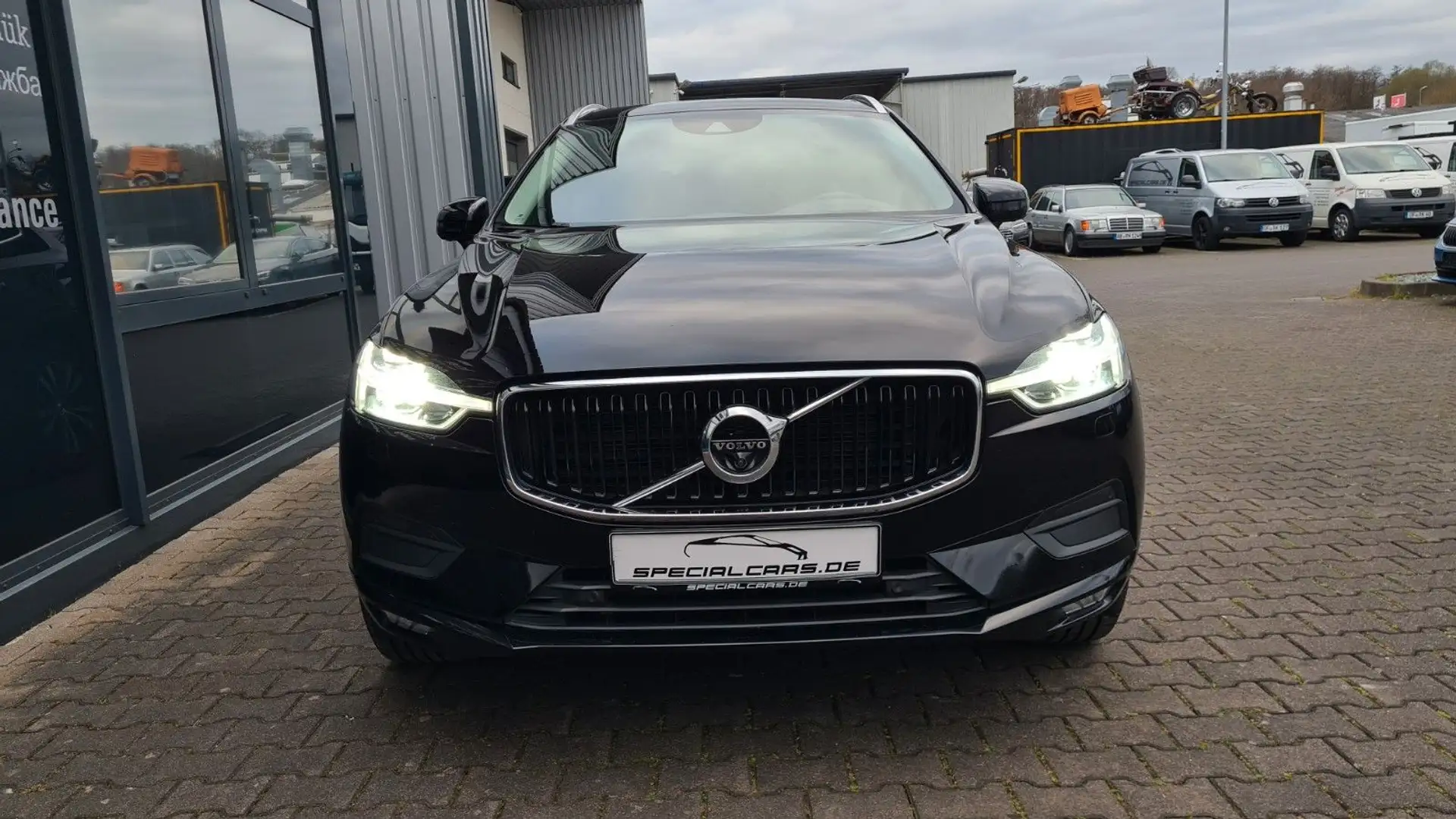 Volvo XC60 Momentum Pro 2WD - PANO - ASSISTS - AHK Schwarz - 2
