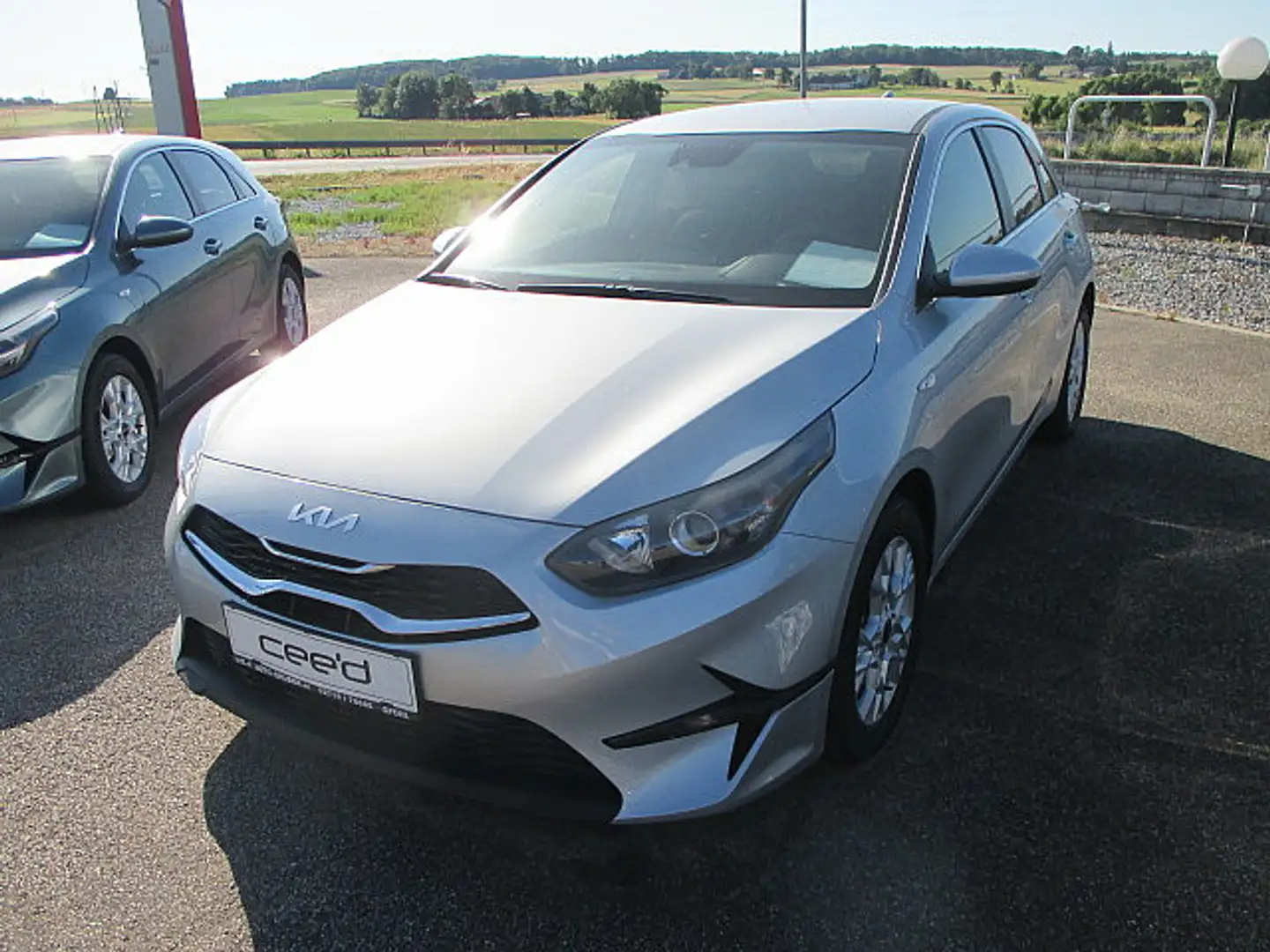 Kia Ceed / cee'd ceed 1,6 CRDi Silber Silber - 1