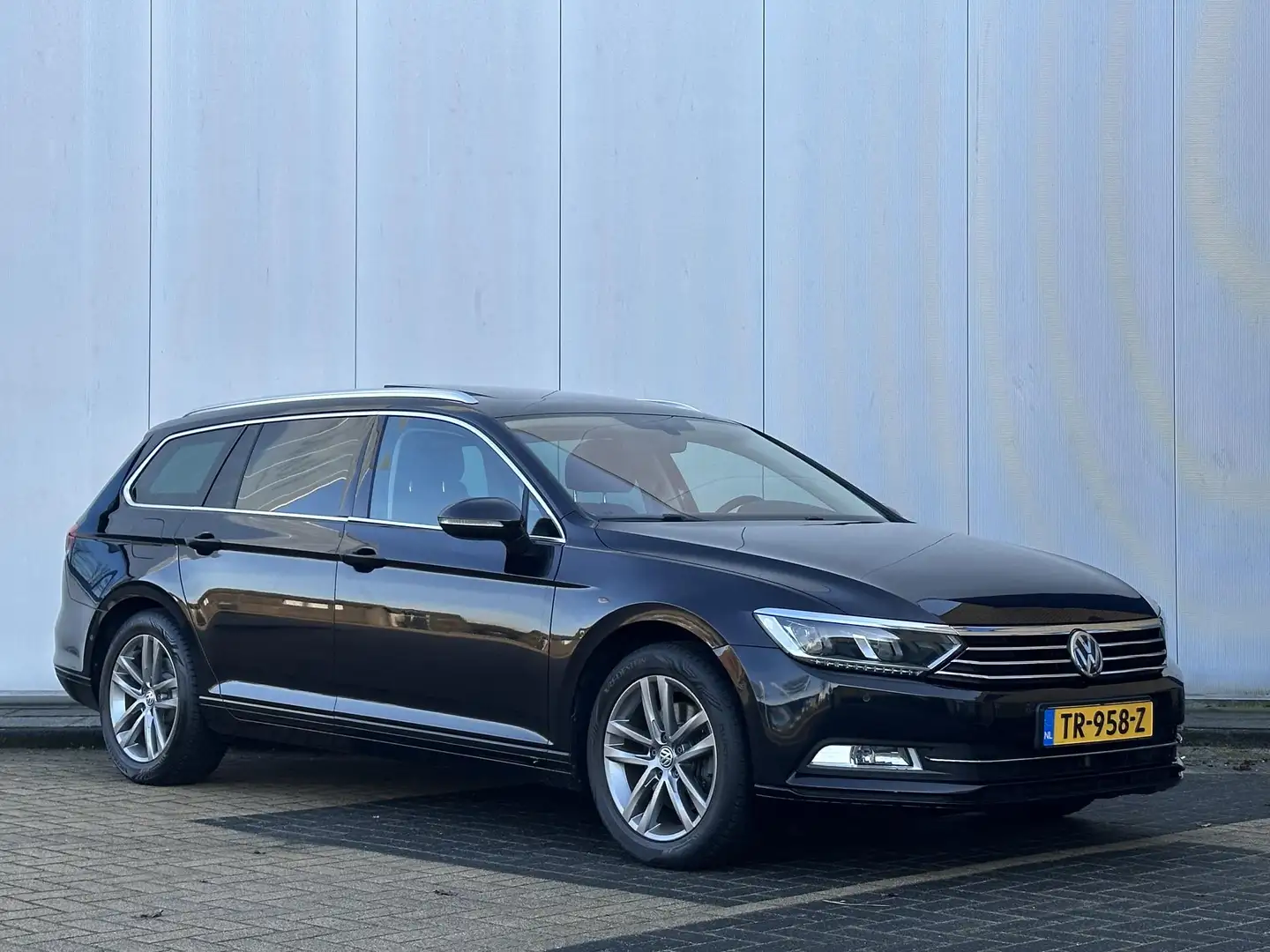 Volkswagen Passat Variant 1.4 TSI ACT Highline l Pano l LED l Schwarz - 2