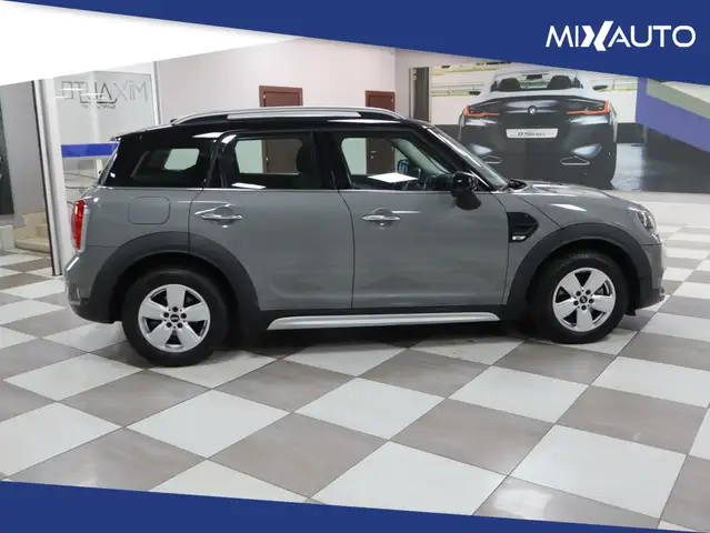 Mini Countryman view 3