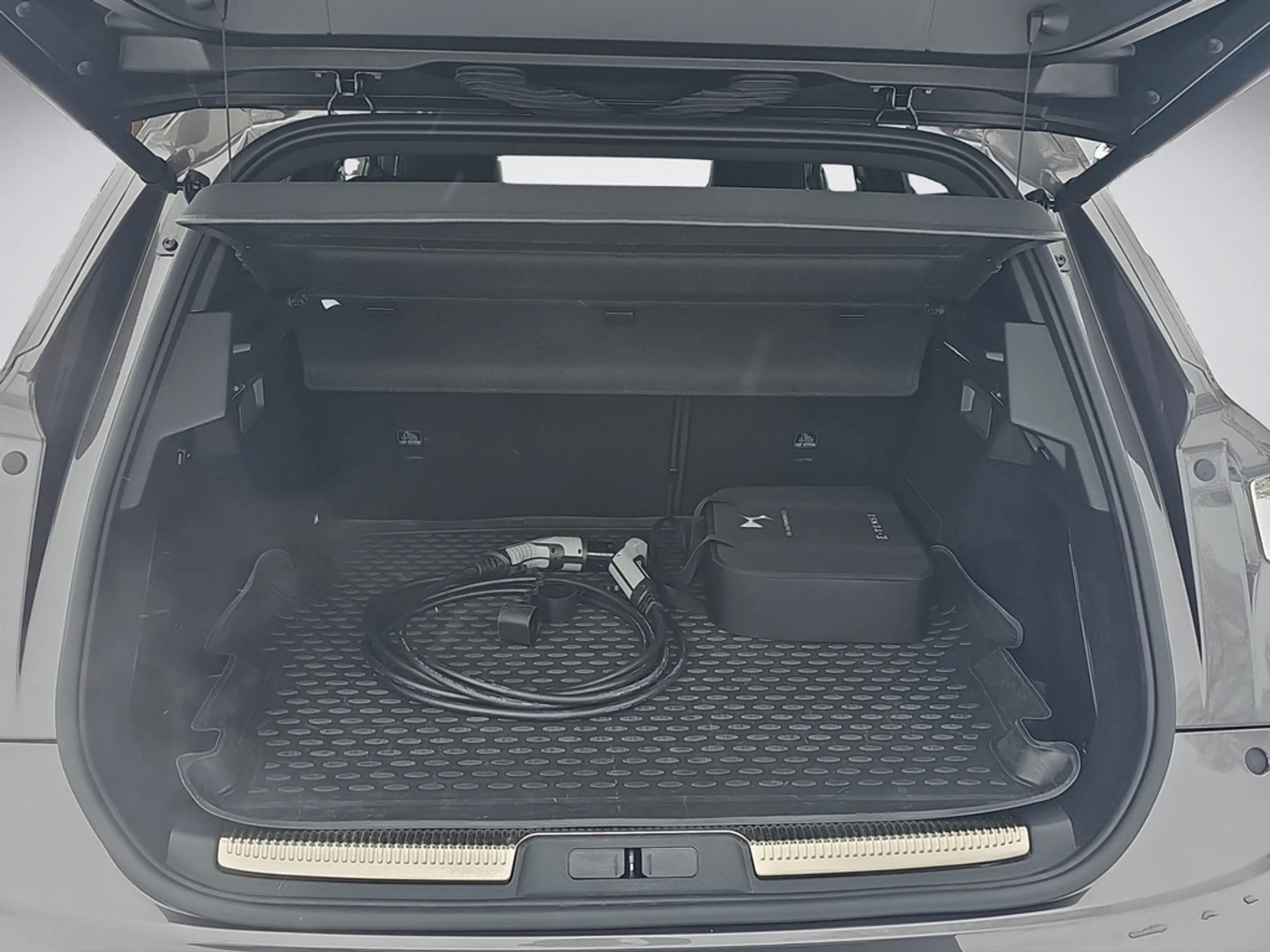 DS Automobiles DS 7 1.6 E-Tense 300 Rivoli 4x4 mit AHK — photo 14