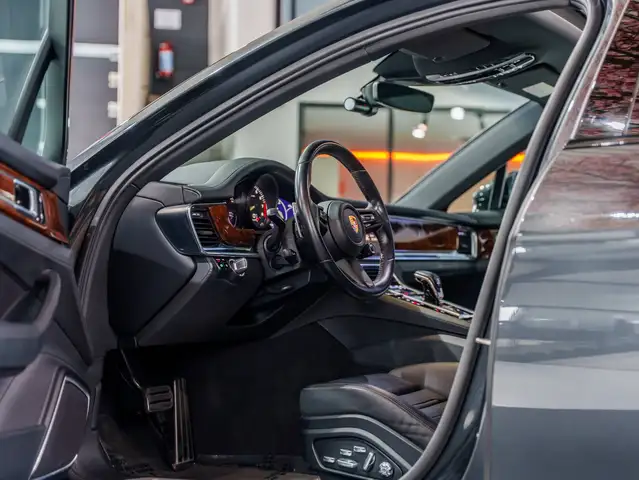 Porsche Panamera view 15