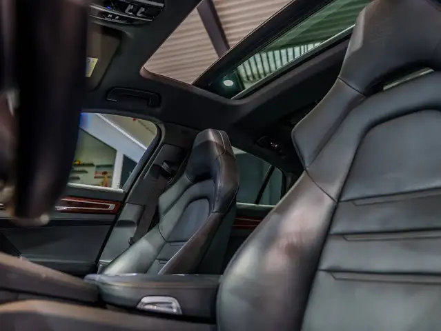 Porsche Panamera view 16