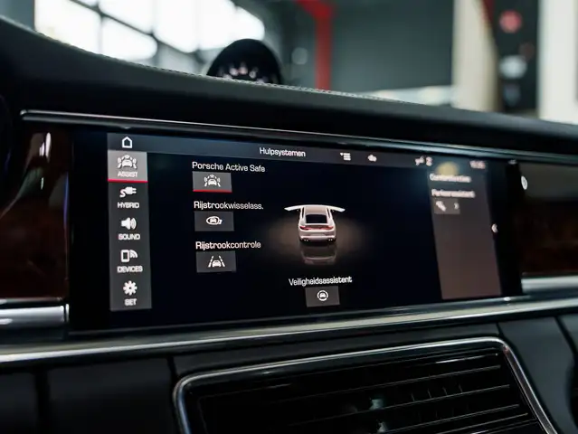 Porsche Panamera view 26