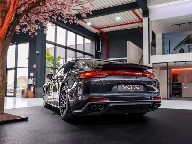 Porsche Panamera view 3