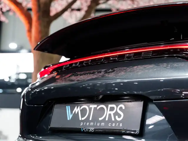 Porsche Panamera view 5
