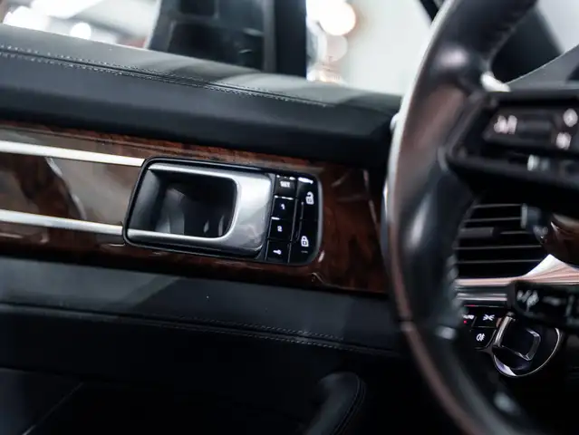 Porsche Panamera view 10