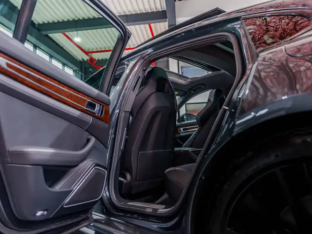 Porsche Panamera view 18