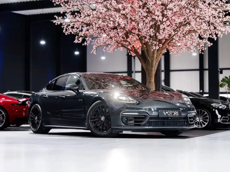 PORSCHE Panamera