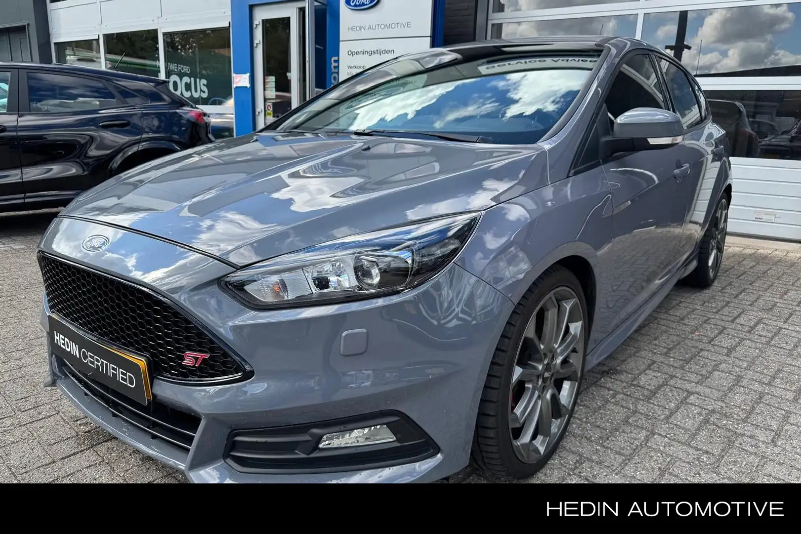 Ford Focus 2.0 ST-3 | ST Pack | Camera | 19 inch | Xenon | Mi Grijs - 1