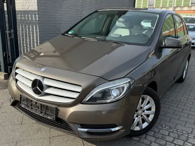 Mercedes-Benz B 220 CDI / d Aut. Xenon KAMERA NAVI 1.HAND