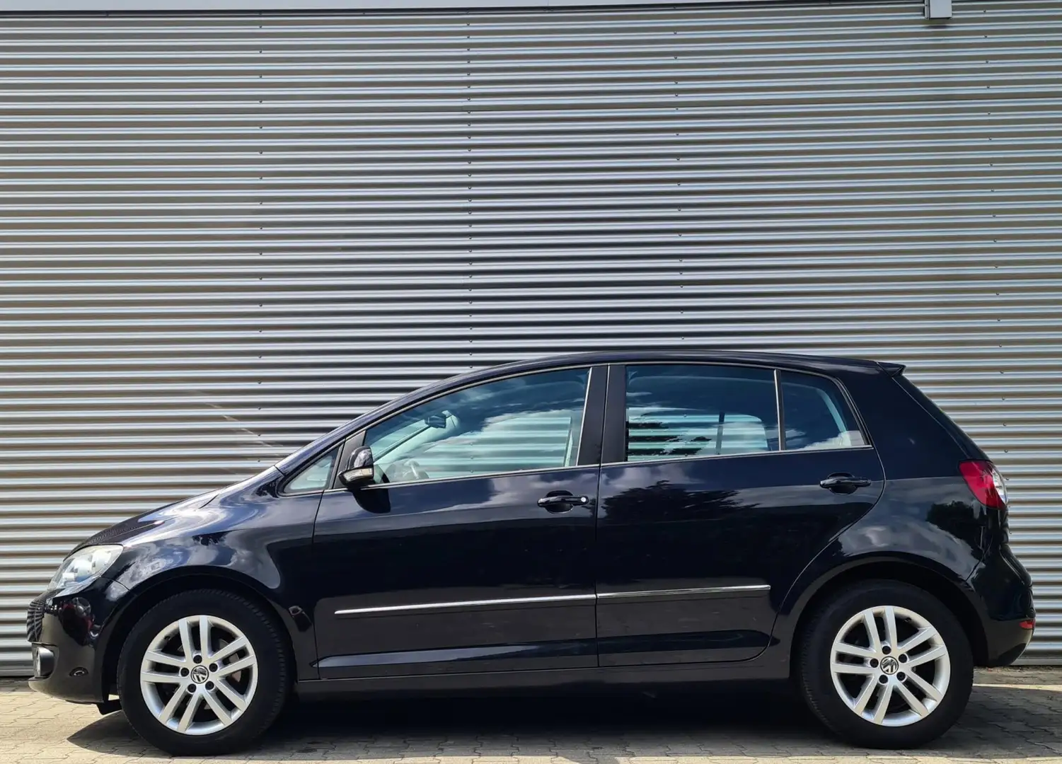 Volkswagen Golf Plus 1.2 TSI Highline BlueMotion 02-2011 Deep Black Pea Zwart - 2