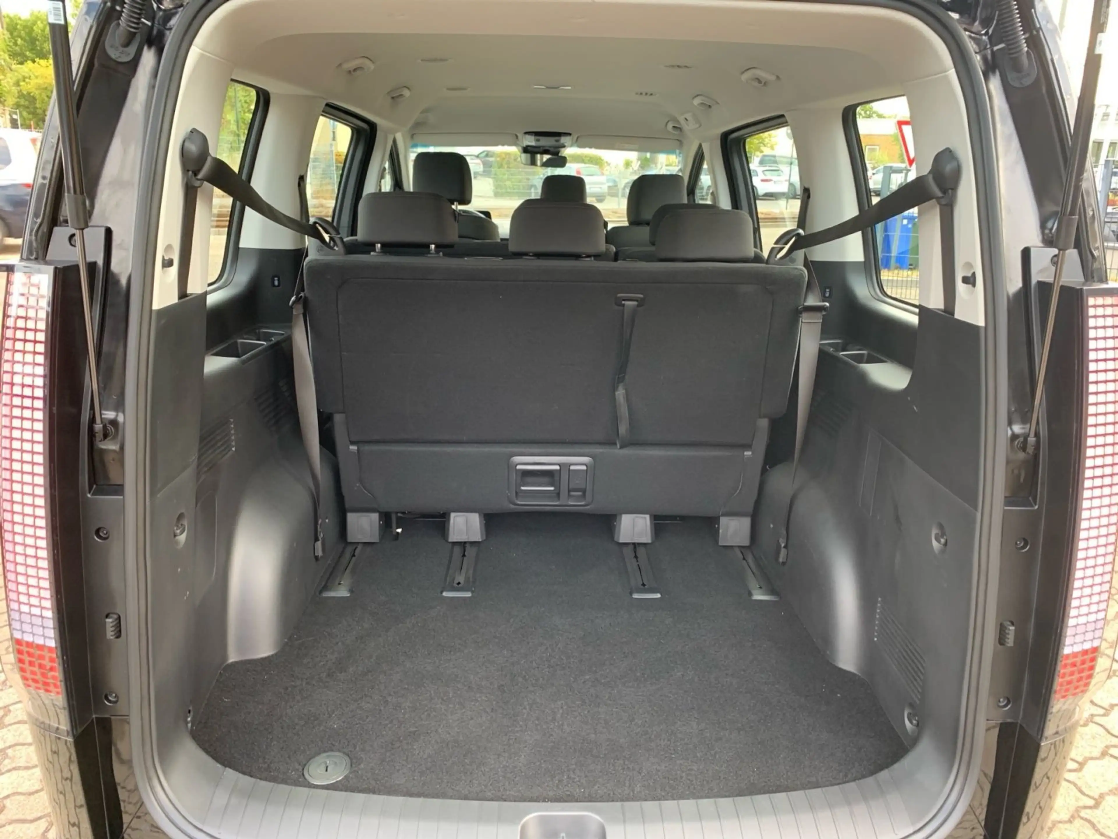 Hyundai STARIA STARIA 1.6 T-GDI Hybrid Trend 9-Sitzer Navi Allw — photo 12