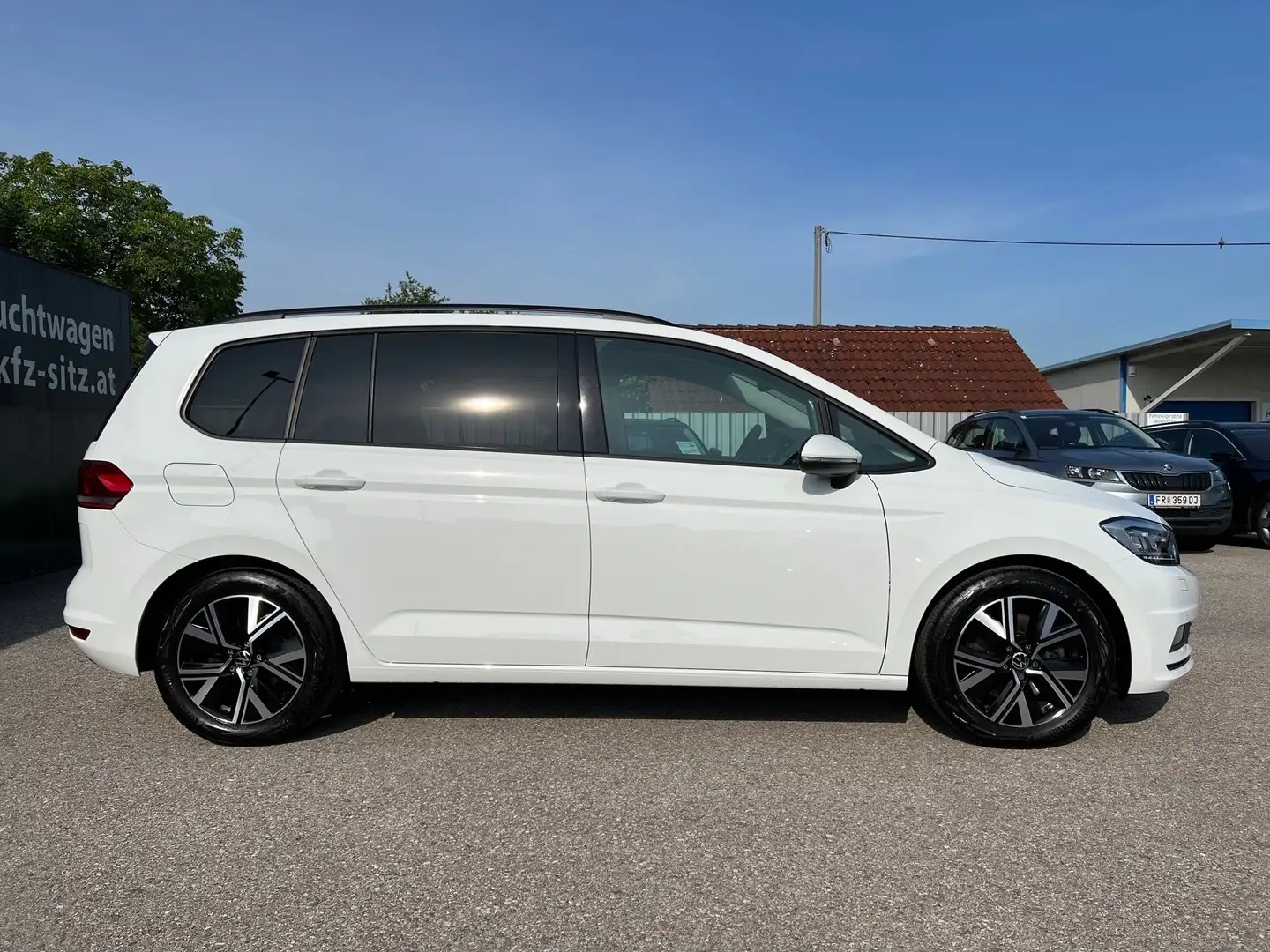 Volkswagen Touran 1,5 TSI ACT Comfort. 7 Sitze DSG | NP € 52.000 Weiß - 2